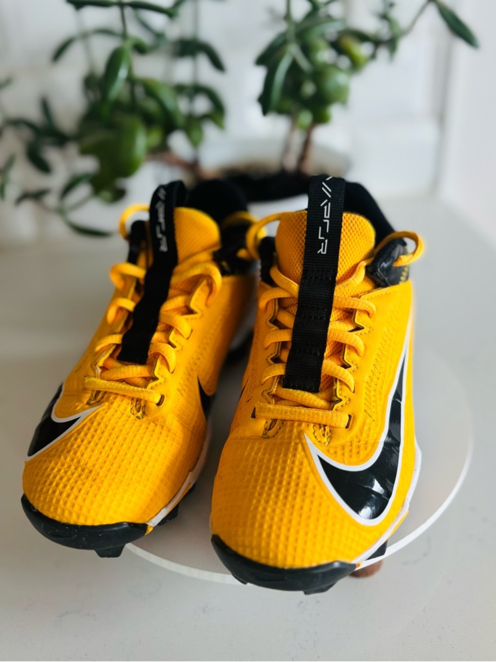 Nike Youth Yellow & Black Football Cleats 2.5 Nike FastFlex